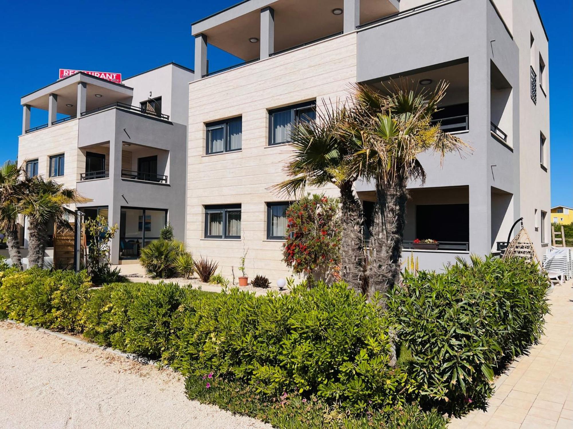 Apartments The Beach Resort Vir Exterior photo